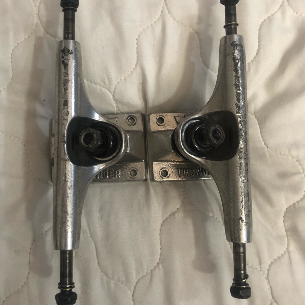 Thunder 147 Polished Silver Skateboard Trucks *MISSING BUSHINGS*